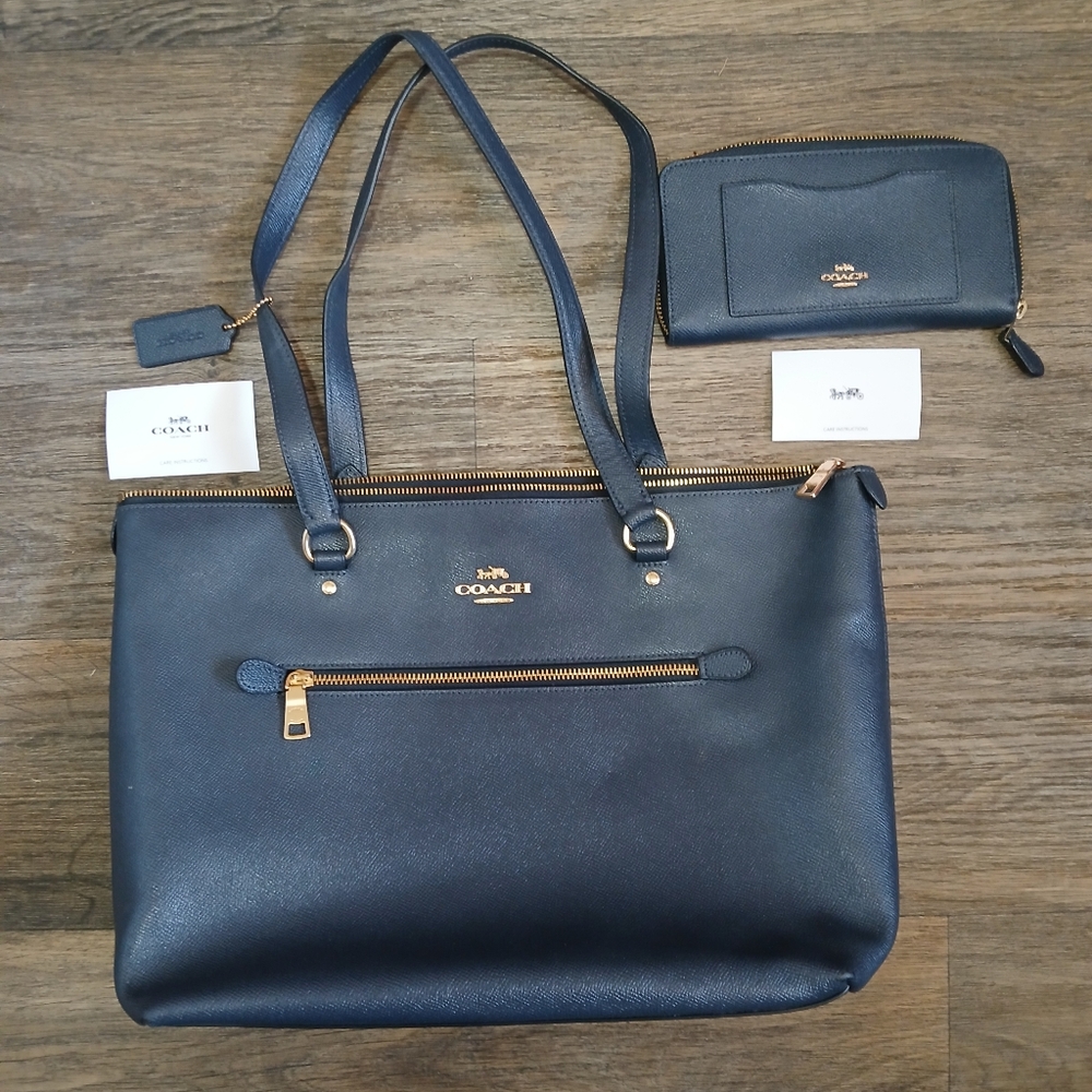 Coach Crossgrain Leather Gallery Tote Bag. Midnight Blue